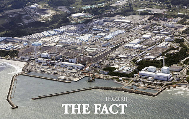 일본 도쿄전력이 후쿠시마 제1원자력발전소 오염수의 4차 해양 방류를 내년 2월 하순에 시작하기로 했다고 18일 교도통신 등 일본 언론이 일제히 보도했다. 일본 후쿠시마현의 제1원자력발전소의 모습. /후쿠시마=AP.뉴시스