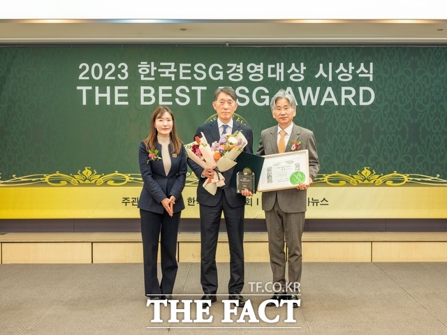 한국농어촌공사는 지난 18일 ‘2023 한국ESG경영대상’ 시상식에서 공공부문 대상을 수상했다. / 농어촌공사