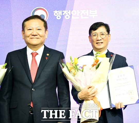 장수군이 ‘2023년 생활권단위 로컬브랜딩 활성화 지원사업 성과공유회’에서 국무총리 표창을 수상했다./장수군