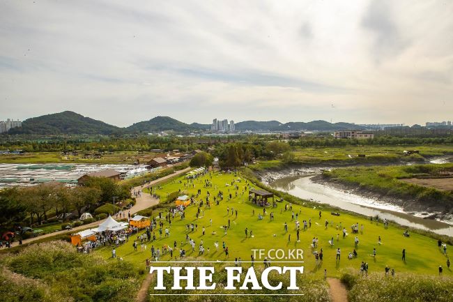 시흥 갯골축제가 2024-2025 대한민국 문화관광축제로 선정됐다./시흥시