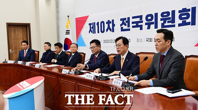 투표 방식 설명하는 이만희 사무총장(왼쪽 여섯번째).