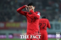  손흥민의 왼발 감아차기, 팬들이 뽑은 한국축구 ‘올해의 골’