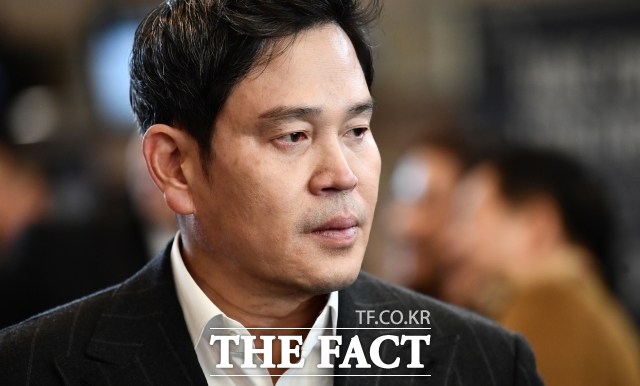 정용진 신세계 부회장이 23일 오후 서울 서초구 예술의전당에서 열린 배우자 플루티스트 한지희의 플루트 독주회에 참석하고 있다. /박헌우 기자