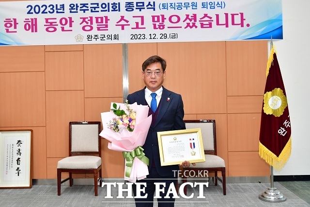 전북 완주군의회 심부건 의원이 전북도시군의장협의회로부터 지방의정봉사상을 수상했다.