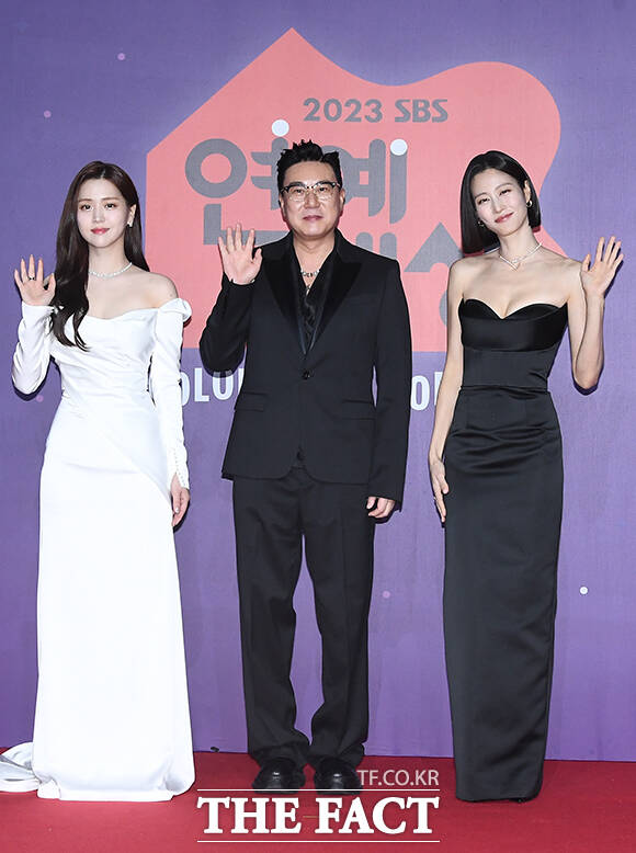 2023 SBS 연예대상 MC 김지은, 이상민, 이현이(왼쪽부터).