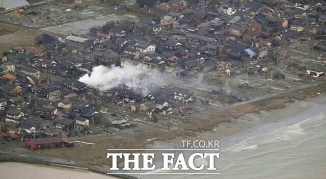 2일 일본 이시카와현 스즈시 곳곳이 지진으로 파손돼 있는 모습. /AP.뉴시스
