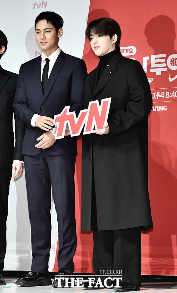 그룹 세븐틴 민규(왼쪽)와 에스쿱스.