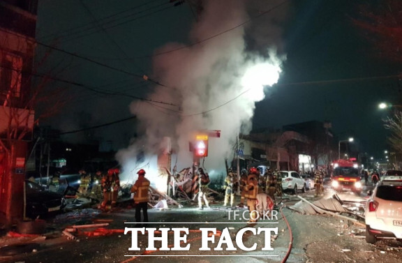 지난달 24일 대전 대덕구 오정동에 위치한 식당 건물에서 가스가 폭발해 12명이 중경상을 입는 사고가 발생했다. / 대전소방본부