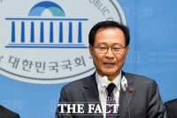  문병호, 개혁신당 합류… 미소로 환영하는 '천·아·인' [TF사진관]