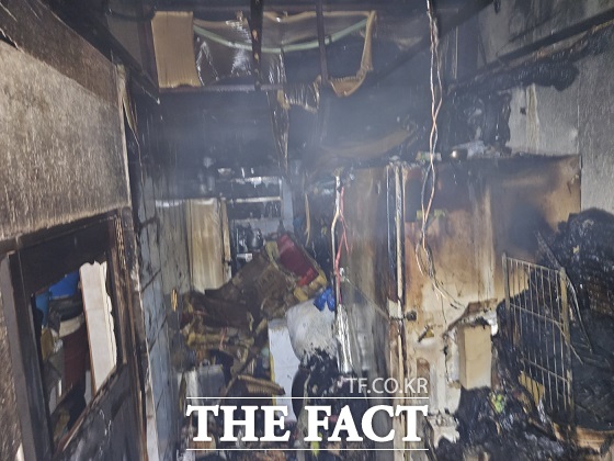 6일 부산소방재난본부에 따르면 이날 오전 3시 56분쯤 부산진구에 있는 한 가게에서 불이 났다. /부산소방재난본부
