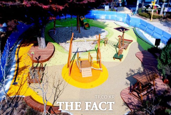 새단장한 넘말공원 어린이놀이시설./부천시