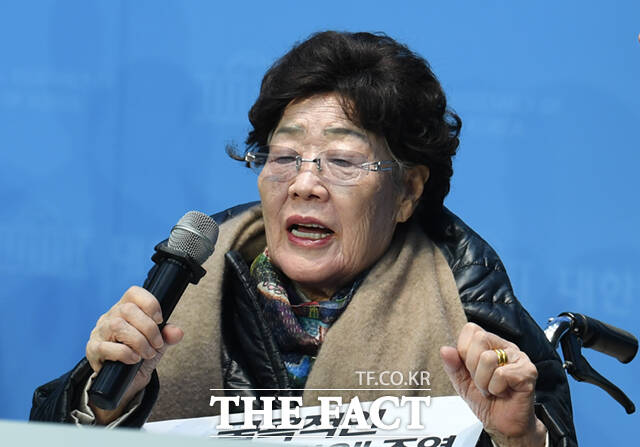 이용수 일본군성노예제 피해 할머니가 8일 오전 서울 여의도 국회 소통관에서 조태열 외교부 장관 후보자 사퇴를 촉구하고 있다.