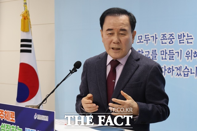 김지철 충남교육감이 9일 충남교육청에서 신년 기자회견을 하고 있다. / 내포 = 김아영 기자