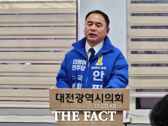 안필용 더불어민주당 대전 서구갑 예비후보가 11일 시의회기자실에서 정책을 발표하고 있다. / 대전=최영규 기자