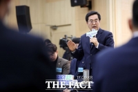 김동연 '경기도가 빨리 봄이 오게 할 것'...경기북부 기업인들과 맞손