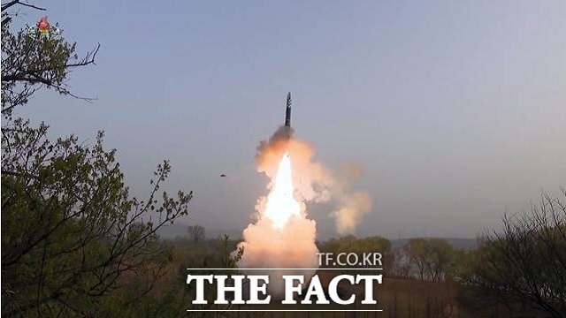 합동참모본부는 14일 북한이 동해상으로 탄도미사일을 발사했다고 밝혔다. 사진은 기사 내용과 무관함. /더팩트 DB