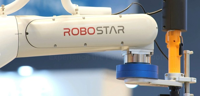 LG전자는 지난 2018년 산업용 로봇 제조업체 로보스타를 인수해 로봇 사업을 영위하고 있다. /로보스타 홈페이지 캡처