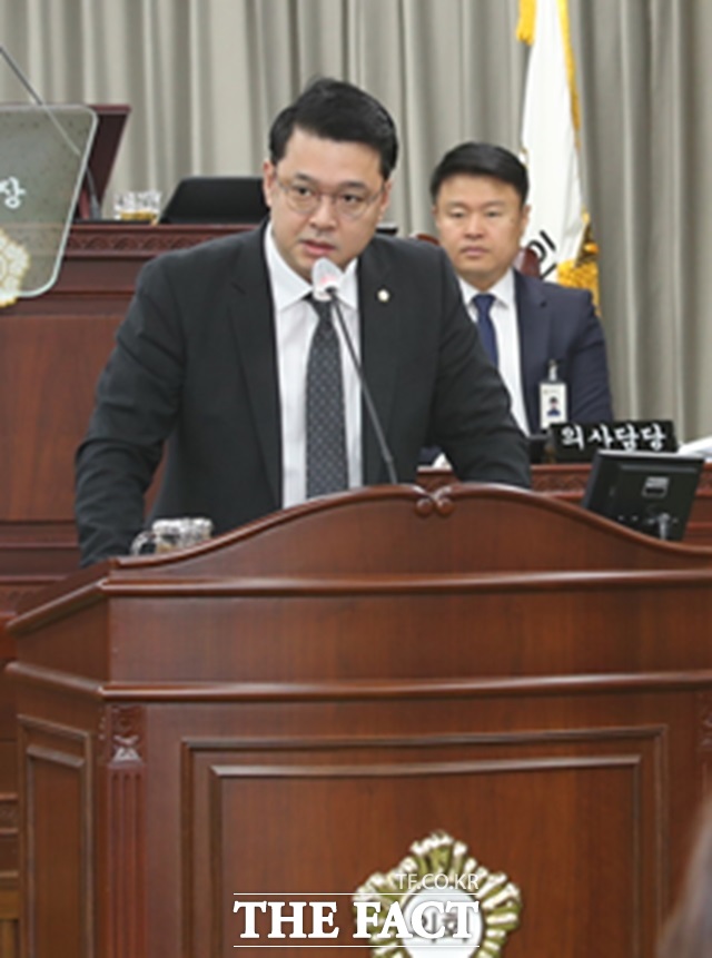 최재현 익산시의원이 15일 열린 제257회 임시회 제1차 본회의에서 5분 자유발언을 하고 있다./홍문수 기