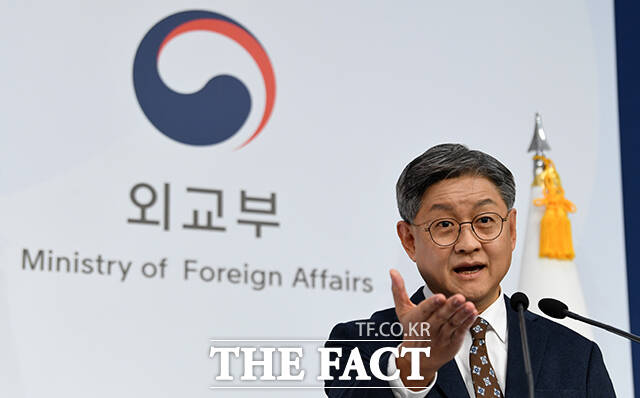 임수석 외교부 대변인이 16일 오후 서울 종로구 외교부 브리핑실에서 정례브리핑을 갖고 있다. /임영무 기자