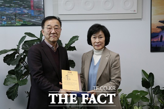 김윤덕 민주당 의원이 소상공인연합회로부터 초정대상을 받았다./김윤덕 의원실