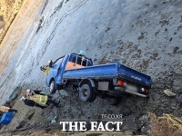  고흥서 갯벌에 추락한 1t화물차 운전자 사망