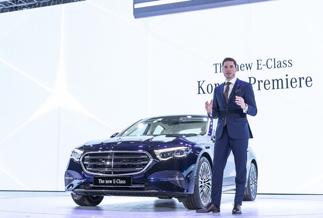올리버 퇴네 메르세데스-벤츠 AG 제품 전략 및 운영 총괄 부사장은 한국에서 판매된 벤츠 차량 3대 중 1대는 E-클래스라며 E-클래스는 새 장을 열게 될 것이라고 강조했다. /메르세데스-벤츠 코리아 제공