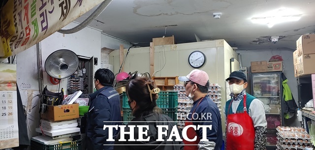 대전시는 설 연휴를 맞아 전통시장 화재 예방 안전점검을 벌인다. / 대전시
