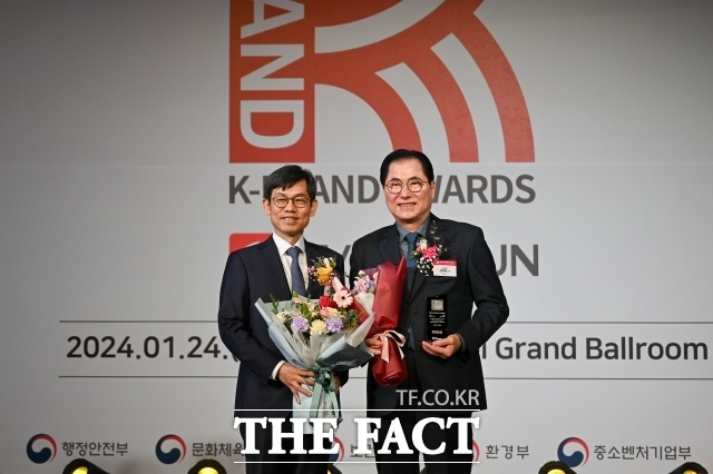 완도군은 24일 서울 더 플라자 호텔에서 개최된 2024 K-브랜드 어워즈의 ‘K-도시’ 부문에서 기관상을 수상했다./완도군