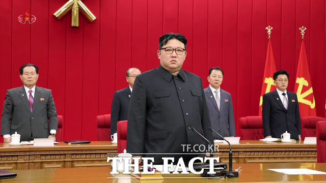 북한 조선중앙TV는 지난 25일 김정은 북한 국무위원장이 23, 24일 조선노동당 중앙위원회 제8기 제19차 정치국 확대회의에 참석했다고 보도했다./ 뉴시스