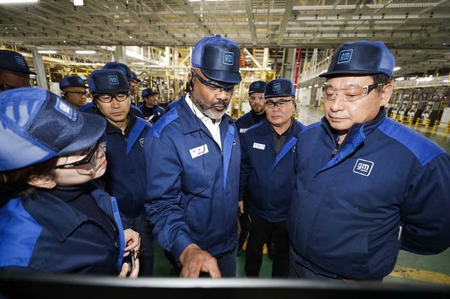 제럴드 존슨 제너럴 모터스(GM) 글로벌 생산 부문 총괄부사장이 새해 처음으로 방한해 GM 공장을 방문하고 한국사업장의 중요성을 언급하며 차질 없는 생산·공급을 강조했다. /한국GM 제공