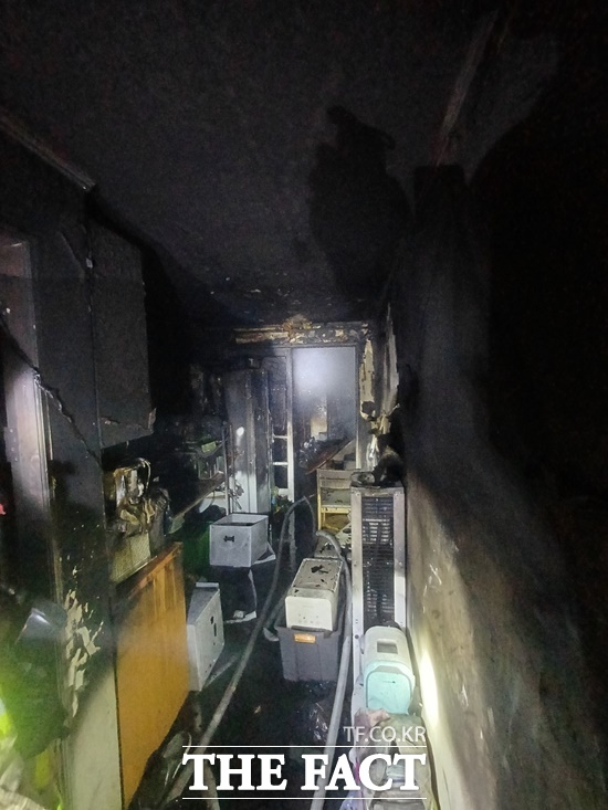 천안 신방동 한 아파트에서 불이 났다. / 천안동남소방서