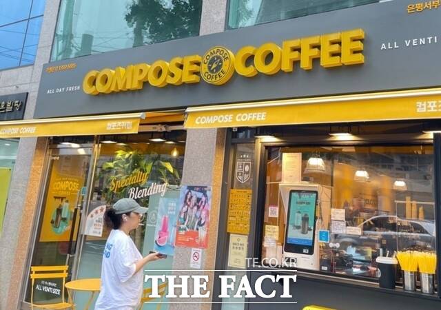 컴포즈커피는 매년 신규 매장 수를 크게 늘리고 있다. 사진은 서울 은평구 소재 컴포즈커피 매장 /이중삼 기자