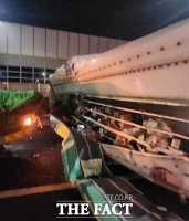  천안 경부고속도로서 화물차 2차 사고…2명 사망 1명 부상