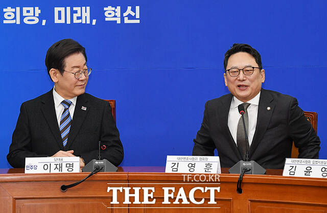 인사말 하는 김영훈 대한변호사협회 협회장(오른쪽)