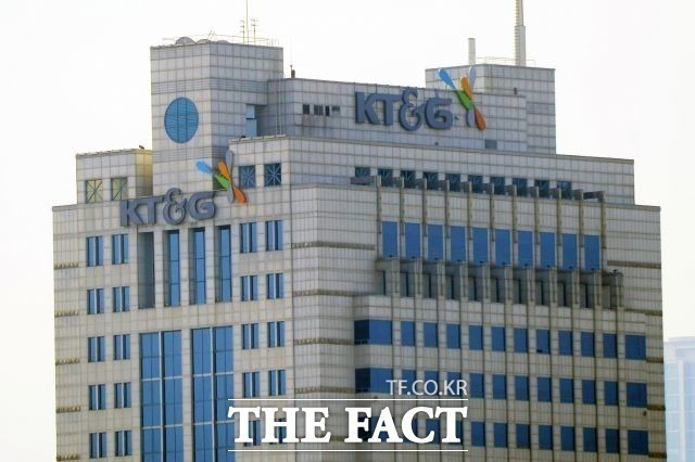 KT&G가 지난해 매출액 5조8724억원, 영업이익 1조1679억원을 달성했다. 사진은 서울 강남구 KT&G 본사 /더팩트 DB