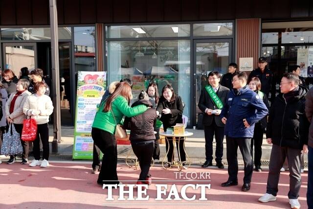 보성군은 7일 설 명절을 맞아 고향을 찾는 방문자들을 대상으로 고향사랑기부제 집중 홍보에 나섰다고 8일 밝혔다./보성군