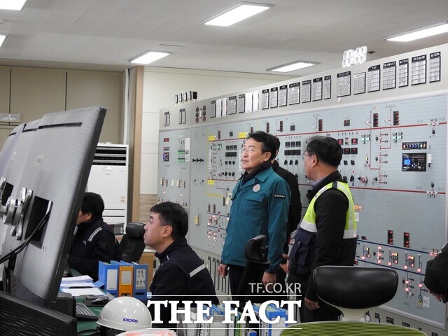 한국전력은 설 연휴기간 비상상황에 신속 대응하기 위해 24시간 긴급지원에 나섰다. / 한국전력공사