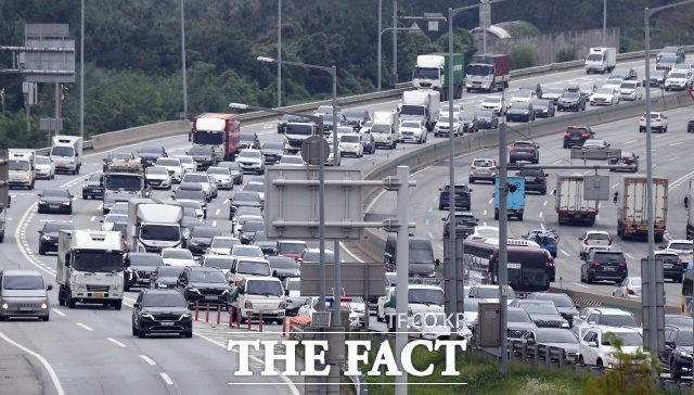12일 전국 고속도로 총차량 대수는 420만 대로 예상된다. 위 사진은 해당 기사와 무관함 /더팩트 DB