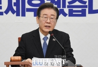  '지지율 정체' 민주당, 공천·조국·사법리스크 '고심'