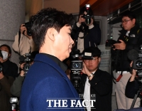  '횡령 혐의' 박수홍 친형 1심 징역 2년…법정구속은 면해