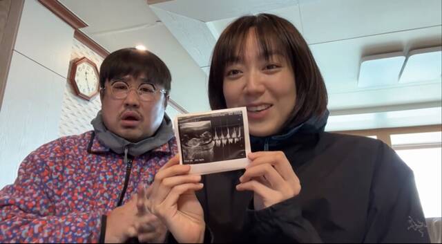 코미디언 강재준(왼쪽)과 이은형 부부가 임신 소식을 알렸다. /이은형 SNS 캡처
