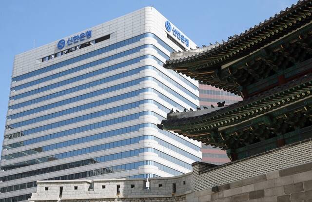 신한은행이 차세대 시스템을 전 영업점에 도입했다고 밝혔다. /신한은행