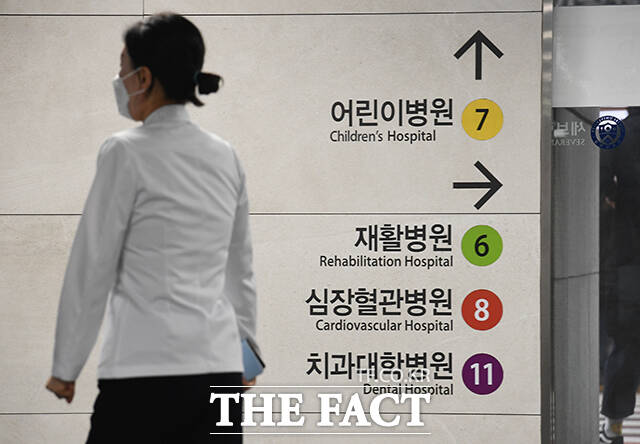 대전지역 병원 전공의들이 19일 정부의 의대 증원에 반발해 집단사직서를 제출하고 있어 의료공백 현실화가 다가오고 있다. 사진은 기사와 관계없음 / 더팩트DB
