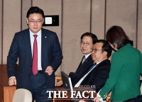  본회의 참석한 김성원 의원 [포토]