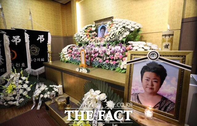 방실이의 빈소가 20일 오후 인천 강화군 참사랑장례식장에 마련된 가운데 영정사진에는 생전 고인의 미소가 담겨있다. /사진공동취재단