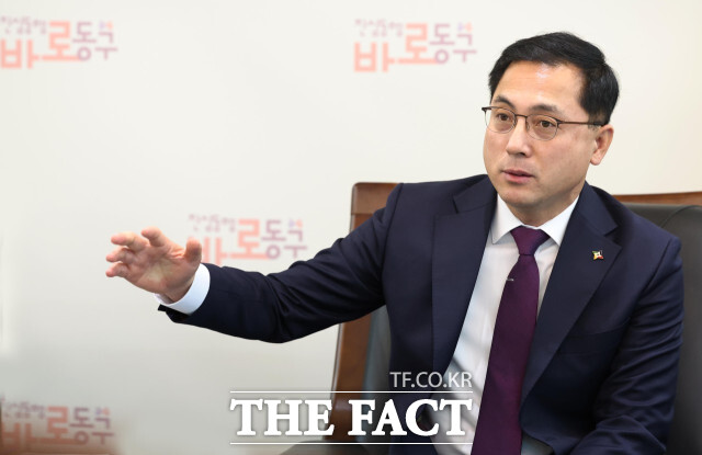박희조 대전 동구청장이 20일 지역에서 가장 시급한 현안은 대청호 규제 완화라고 밝혔다.