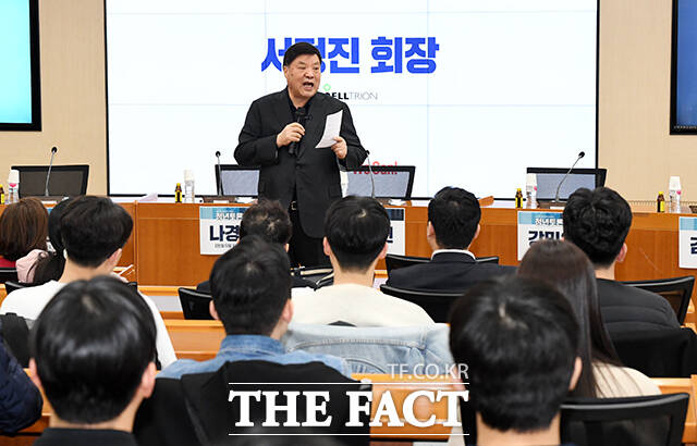 서정진 셀트리온 회장이 20일 오후 서울 동작구 중앙대학교에서 열린 청년 토론회에 참석해 기조연설을 하고 있다. /배정한 기자