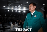  어두운 표정으로 브리핑 참석하는 이상민 장관 [포토]