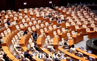  '국회의원들은 어디에?'…빈 의석이 더 많은 대정부질문 [TF사진관]