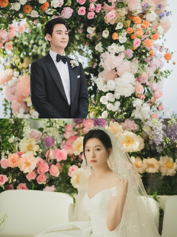 결혼식을 앞둔 배우 김수현(왼쪽)과 김지원의 설레는 순간이 포착됐다. /tvN